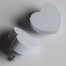 Charger l'image dans la galerie, Bouton de meuble Coeur peint