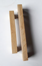 Charger l'image dans la galerie, Poignée droite en chêne massif (massive oak) longueur 150mm à 300mm / 5,9" to 11,8"