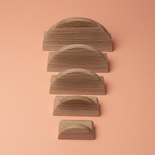 Charger l'image dans la galerie, Bouton Demi Lune en chêne massif (massive oak) diamètre de 60 à 150mm / 2,36" à 5,9"