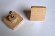 Charger l'image dans la galerie, Bouton carré Poignée de meuble en hêtre massif (massive beech) 50mm / 1,97"