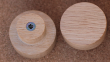 Charger l'image dans la galerie, Bouton rond peint en chêne massif (massive oak) diamètre 30mm / 1,18" ou 40mm / 1,57"