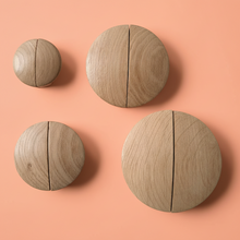 Charger l'image dans la galerie, Bouton Demi Lune bombée en chêne massif (massive oak) diamètre de 60 à 150mm / 2,36" à 5,9"