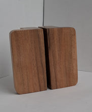 Charger l'image dans la galerie, Bouton Demi Carré en noyer massif (massive oak) de 60 à 100mm de côté / 2,36" à 3,93"