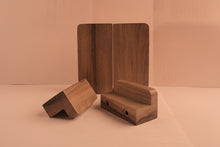 Charger l'image dans la galerie, Bouton Demi Carré en noyer massif (massive oak) de 60 à 100mm de côté / 2,36" à 3,93"