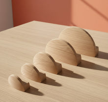 Charger l'image dans la galerie, Bouton Demi Lune bombée en chêne massif (massive oak) diamètre de 60 à 150mm / 2,36" à 5,9"
