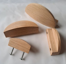 Charger l'image dans la galerie, Bouton Demi Lune bombée en chêne massif (massive oak) diamètre de 60 à 150mm / 2,36" à 5,9"