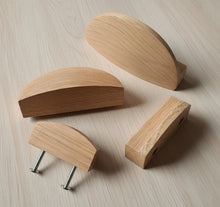 Charger l'image dans la galerie, Bouton Demi Lune bombée en chêne massif (massive oak) diamètre de 60 à 150mm / 2,36" à 5,9"