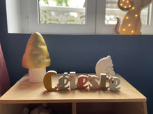 Charger l'image dans la galerie, Prenom personnalisable en bois de tilleul facon puzzle