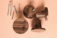Charger l'image dans la galerie, Patère dessous courbe en noyer massif (massive walnut) diamètre 80mm /3,14" ou 100mm / 3,93" profondeur 60mm / 2,36"