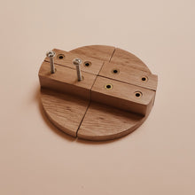 Charger l'image dans la galerie, Bouton Quart de Lune en chêne massif (massive oak) Côté de 60 à 75mm