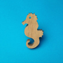 Charger l'image dans la galerie, Bouton de meuble Thème "La Mer"en chêne massif