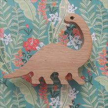 Charger l'image dans la galerie, Bouton de meuble Thème "Les Dinosaures"en chêne massif