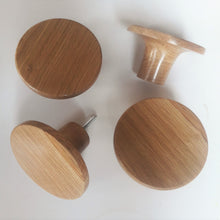 Charger l'image dans la galerie, Patère dessous courbe en chêne massif (massive oak) diamètre 80mm /3,14" ou 100mm / 3,93" profondeur 54mm