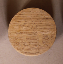 Charger l'image dans la galerie, Bouton rond Poignée de meuble en chêne massif (massive oak) diamètre 60mm / 2,36"