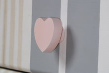 Charger l'image dans la galerie, Bouton de meuble Coeur peint