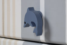 Charger l'image dans la galerie, Bouton de meuble Dauphin peint avec relief Touch3D