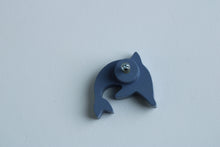 Charger l'image dans la galerie, Bouton de meuble Dauphin peint avec relief Touch3D