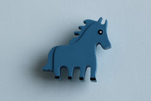 Charger l'image dans la galerie, Bouton de meuble Poney peint avec relief Touch3D