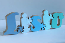 Charger l'image dans la galerie, Prenom personnalisable en bois de tilleul facon puzzle