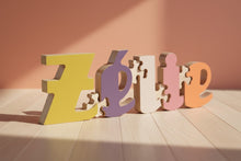 Charger l'image dans la galerie, Prenom personnalisable en bois de tilleul facon puzzle