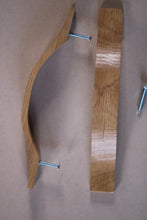 Charger l'image dans la galerie, Poignée plate en chêne massif (massive oak) longueur 200mm / 7,87"