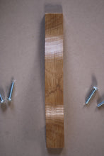 Charger l'image dans la galerie, Poignée plate en chêne massif (massive oak) longueur 200mm / 7,87"