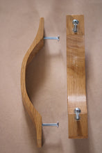 Charger l'image dans la galerie, Poignée plate en chêne massif (massive oak) longueur 200mm / 7,87"