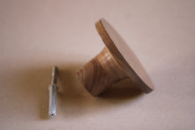 Charger l'image dans la galerie, Patère dessous courbe en noyer massif (massive walnut) diamètre 80mm /3,14" ou 100mm / 3,93" profondeur 60mm / 2,36"