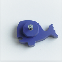 Charger l'image dans la galerie, Bouton de meuble Baleine peint avec relief Touch3D