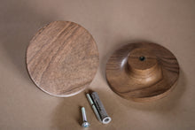 Charger l'image dans la galerie, Bouton rond ou Patère Poignée dessous courbe en noyer massif (massive walnut) diamètre 80mm / 3,14" ou 100mm / 3,93"
