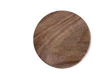 Charger l'image dans la galerie, Bouton rond ou Patère Poignée dessous courbe en noyer massif (massive walnut) diamètre 80mm / 3,14" ou 100mm / 3,93"