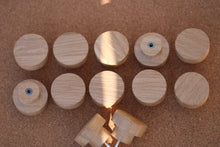 Charger l'image dans la galerie, Bouton rond Poignée de meuble en chêne massif (massive oak) diamètre 40mm / 1,57"