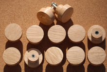 Charger l'image dans la galerie, Bouton rond Poignée de meuble en chêne massif (massive oak) diamètre 40mm / 1,57"