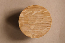 Charger l'image dans la galerie, Bouton rond ou Patère dessous courbe en chêne massif (massive oak) diamètre 60, 80mm ou 100mm/2.36",3,15"ou 3,93"