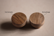 Charger l'image dans la galerie, Bouton rond Poignée de meuble en noyer massif (massive walnut) diamètre 40mm / 1,57"