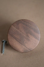 Charger l'image dans la galerie, Bouton rond Poignée de meuble en noyer massif (massive walnut) diamètre 60mm / 2,36"
