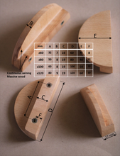 Charger l'image dans la galerie, Bouton Demi Lune en hêtre massif (massive beech) diamètre de 60 à 120mm / 2,36" à 4,72"