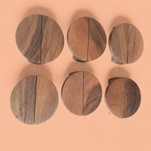 Charger l'image dans la galerie, Bouton Demi Lune en noyer massif (massive walnut) diamètre de 80 à 120mm / 3,15" à 4,72"