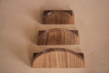 Charger l'image dans la galerie, Bouton Demi Lune en noyer massif (massive walnut) diamètre de 80 à 120mm / 3,15" à 4,72"