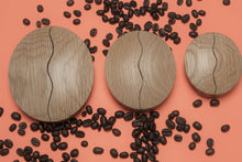 Charger l'image dans la galerie, Bouton Poignée Grain de café en chêne massif (massive oak) diamètre de 80 à 120mm / 3,15" à 4,72"