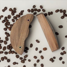 Charger l'image dans la galerie, Bouton Poignée Grain de café en noyer massif (massive walnut) diamètre de 80 à 120mm / 3,15" à 4,72"