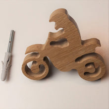 Charger l'image dans la galerie, Bouton de meuble ou Patère Thème "Mes passions"en chêne massif