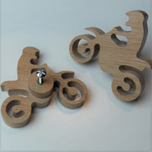 Charger l'image dans la galerie, Bouton de meuble ou Patère Thème "Mes passions"en chêne massif