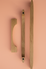 Charger l'image dans la galerie, Poignée effilée en chêne massif (massive oak) longueur 200mm à 400mm / 7,87" to 15,75"
