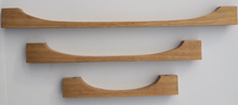 Charger l'image dans la galerie, Poignée effilée en chêne massif (massive oak) longueur 200mm à 400mm / 7,87" to 15,75"