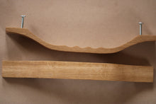 Charger l'image dans la galerie, Poignée plate en chêne massif (massive oak) longueur 250mm / 9,84"