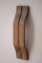 Charger l&#39;image dans la galerie, Poignée plate en noyer massif (massive walnut) longueur 250mm / 9,84&quot;
