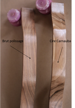 Charger l'image dans la galerie, Poignée plate en noyer massif (massive walnut) longueur 250mm / 9,84"