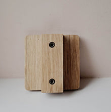 Charger l&#39;image dans la galerie, Bouton carré Poignée de meuble en chêne massif (massive oak) 50mm / 1,97&quot; ou 80mm / 3,14&quot;
