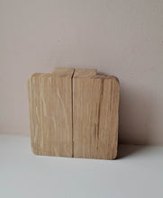 Charger l&#39;image dans la galerie, Bouton Demi Carré  en chêne massif (massive oak) de 60 à 100mm de côté / 2,36&quot; à 3,93&quot;
